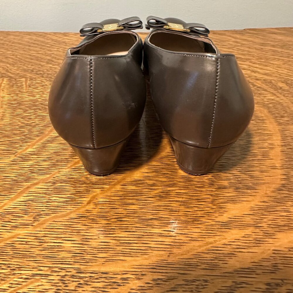 Vintage Salvatore Ferragamo Vera Pump - Picture 6 of 15